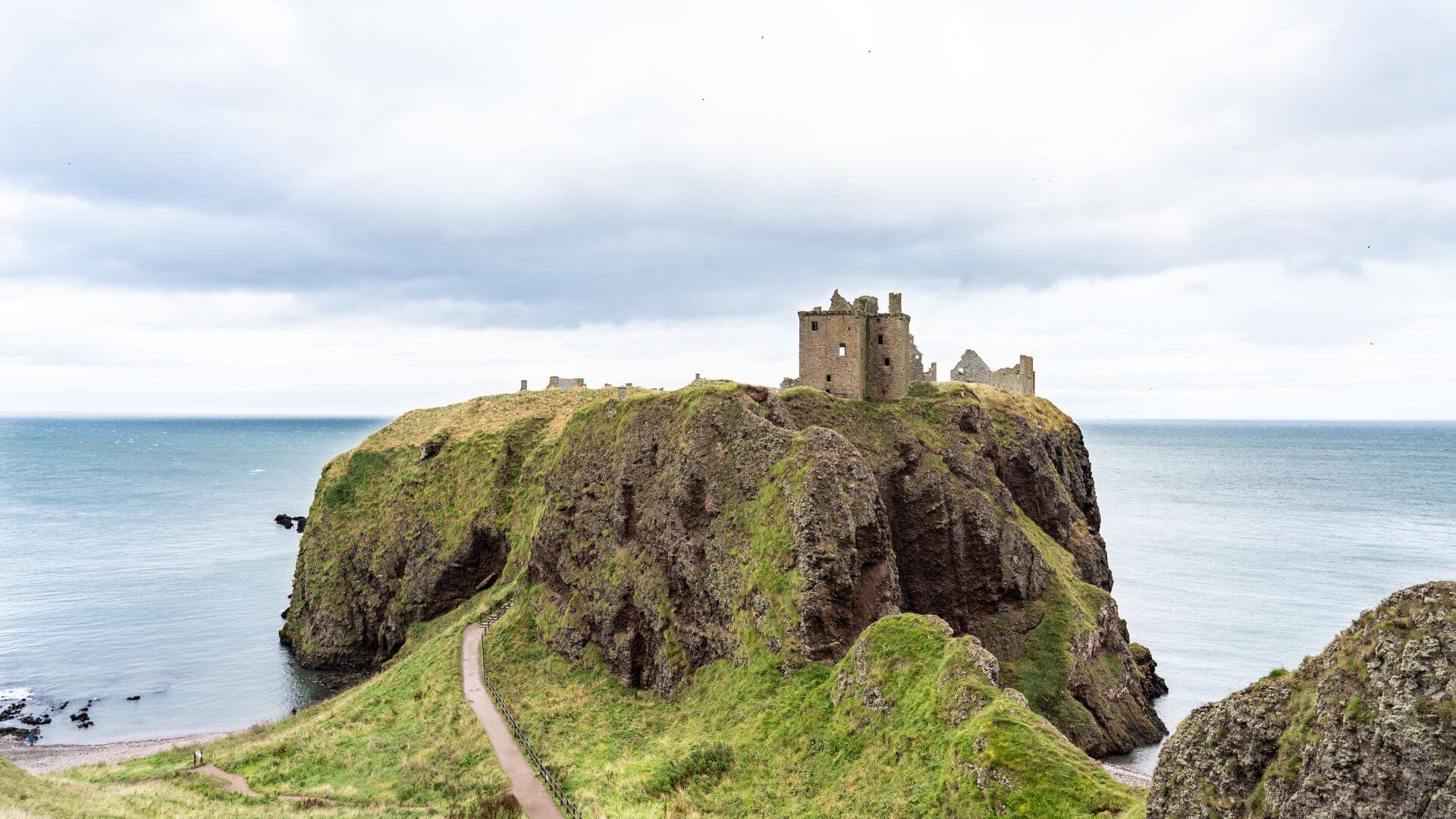 Tour dei Castelli della Scozia tra storia, leggende e paesaggi mozzafiato - Castello di Dunnottar